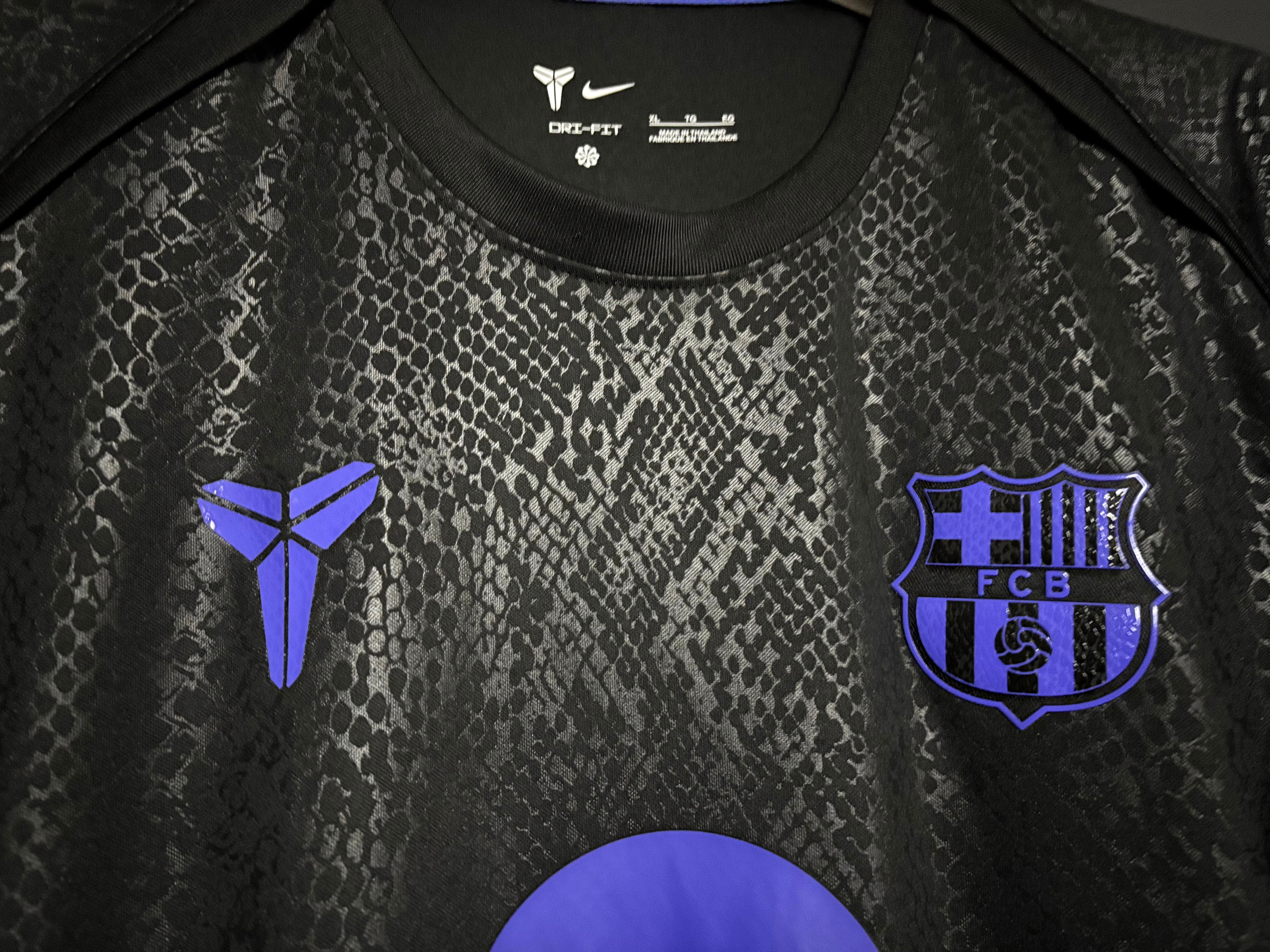 Aufwärmtrikot des FC Barcelona