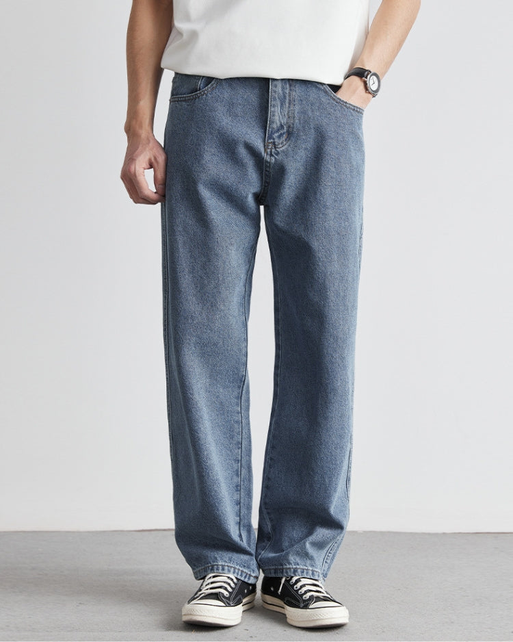 Sehen Sie sich die klassischen Denim-Jeans in Indien an