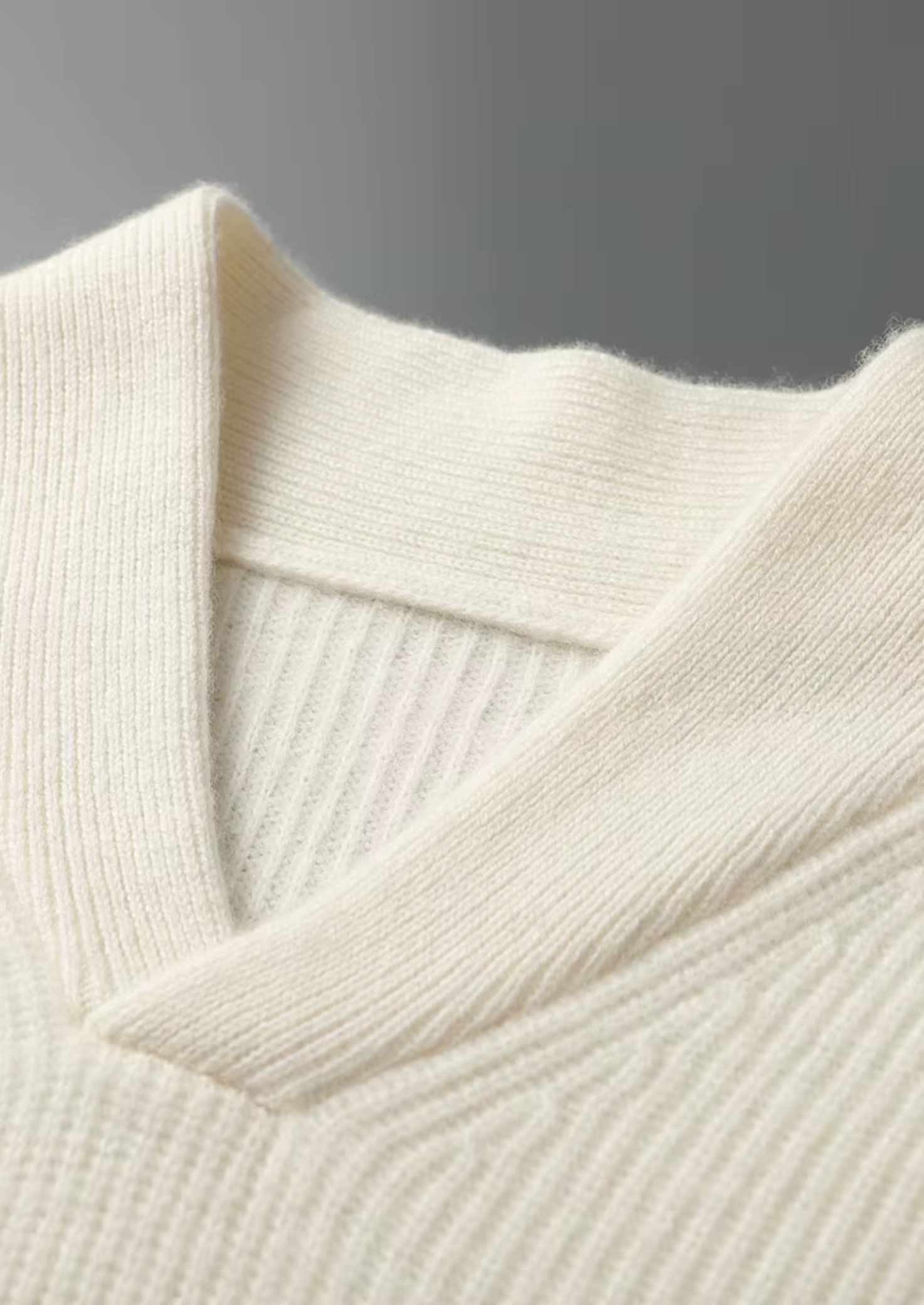 Kaschmirischer V-Ausschnitt-Pullover