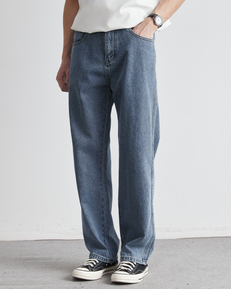 Sehen Sie sich die klassischen Denim-Jeans in Indien an