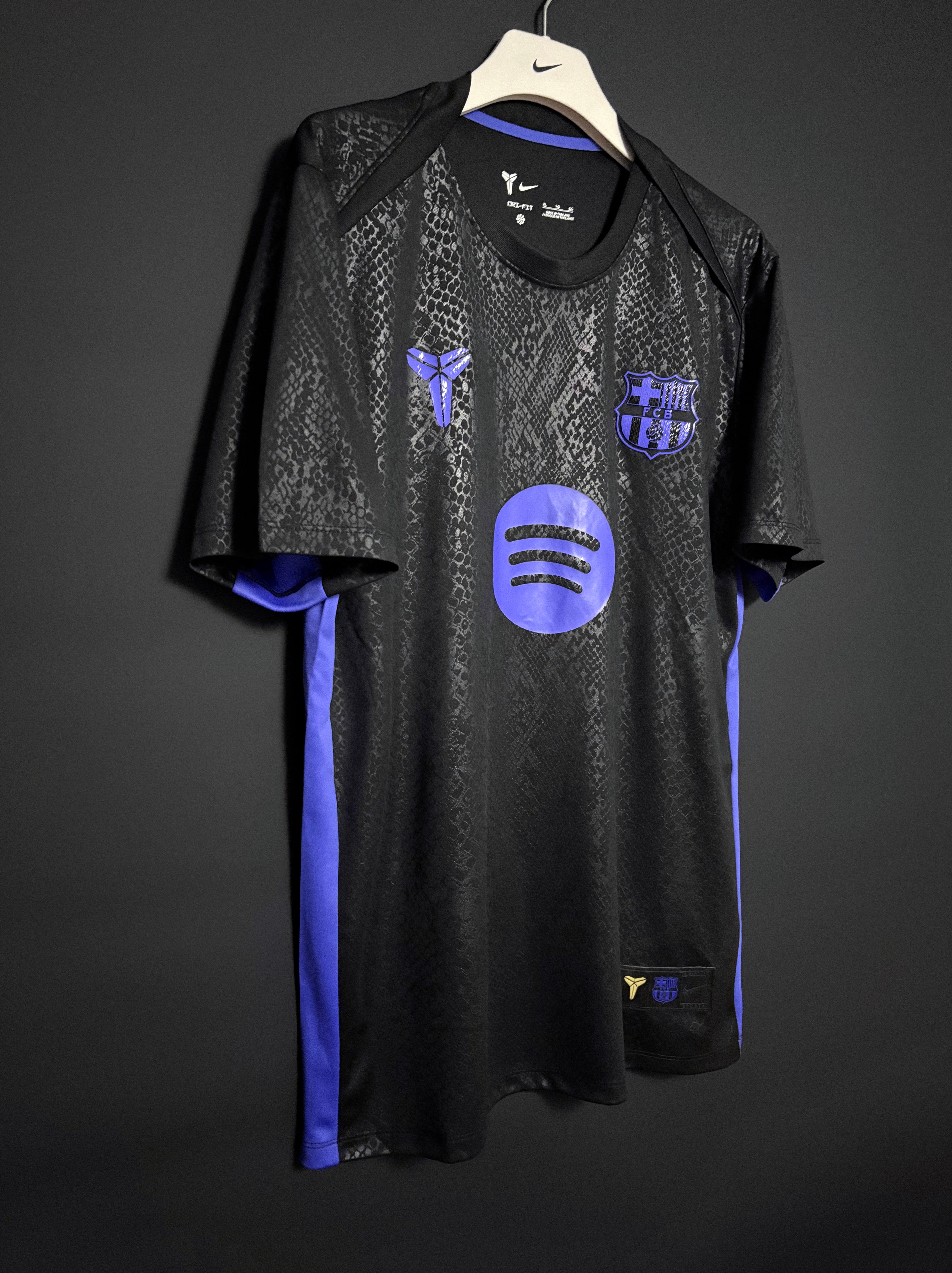 Aufwärmtrikot des FC Barcelona