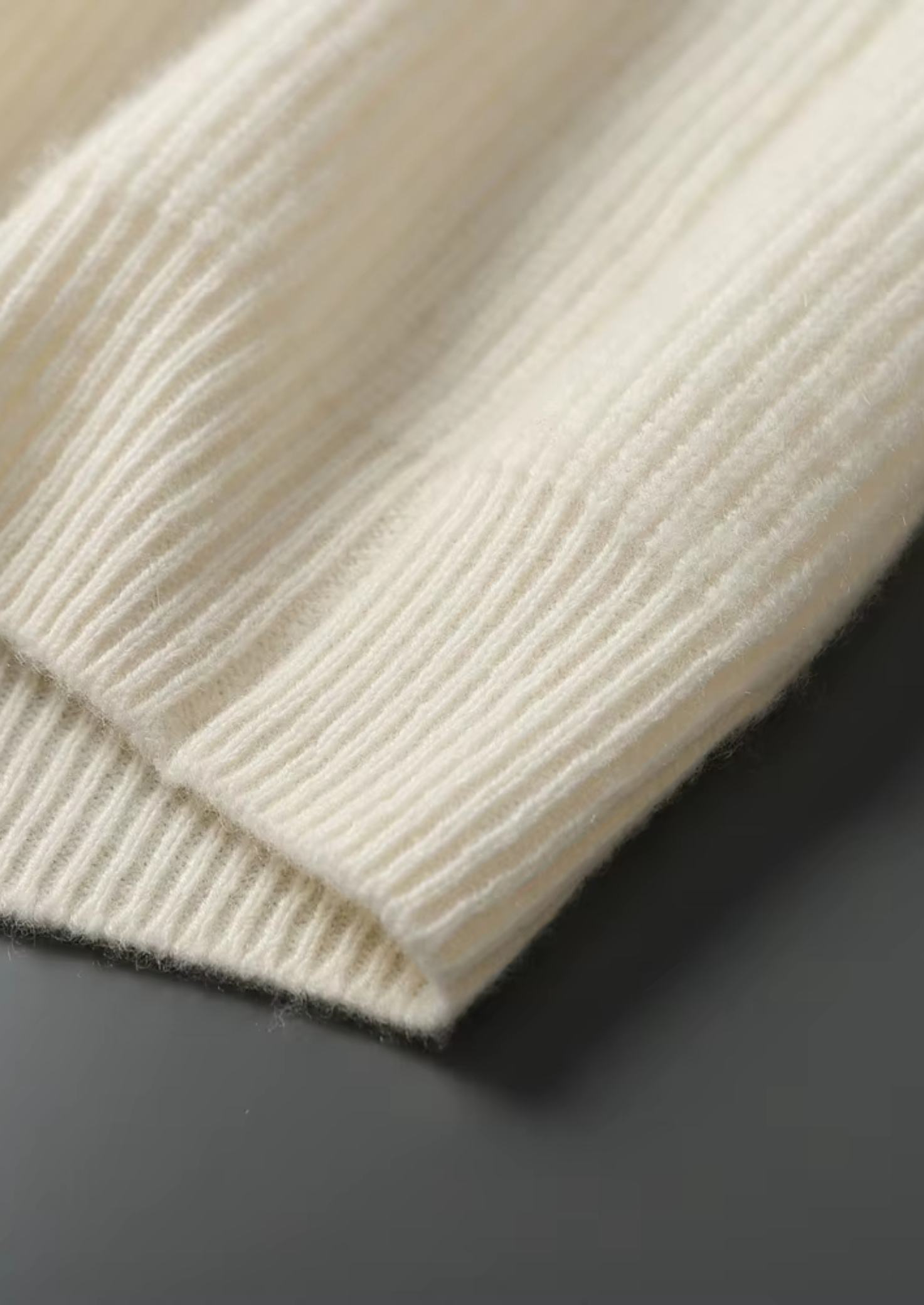 Kaschmirischer V-Ausschnitt-Pullover