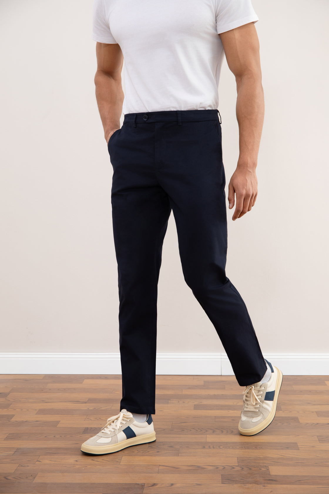 Marinblå chino med rak fit