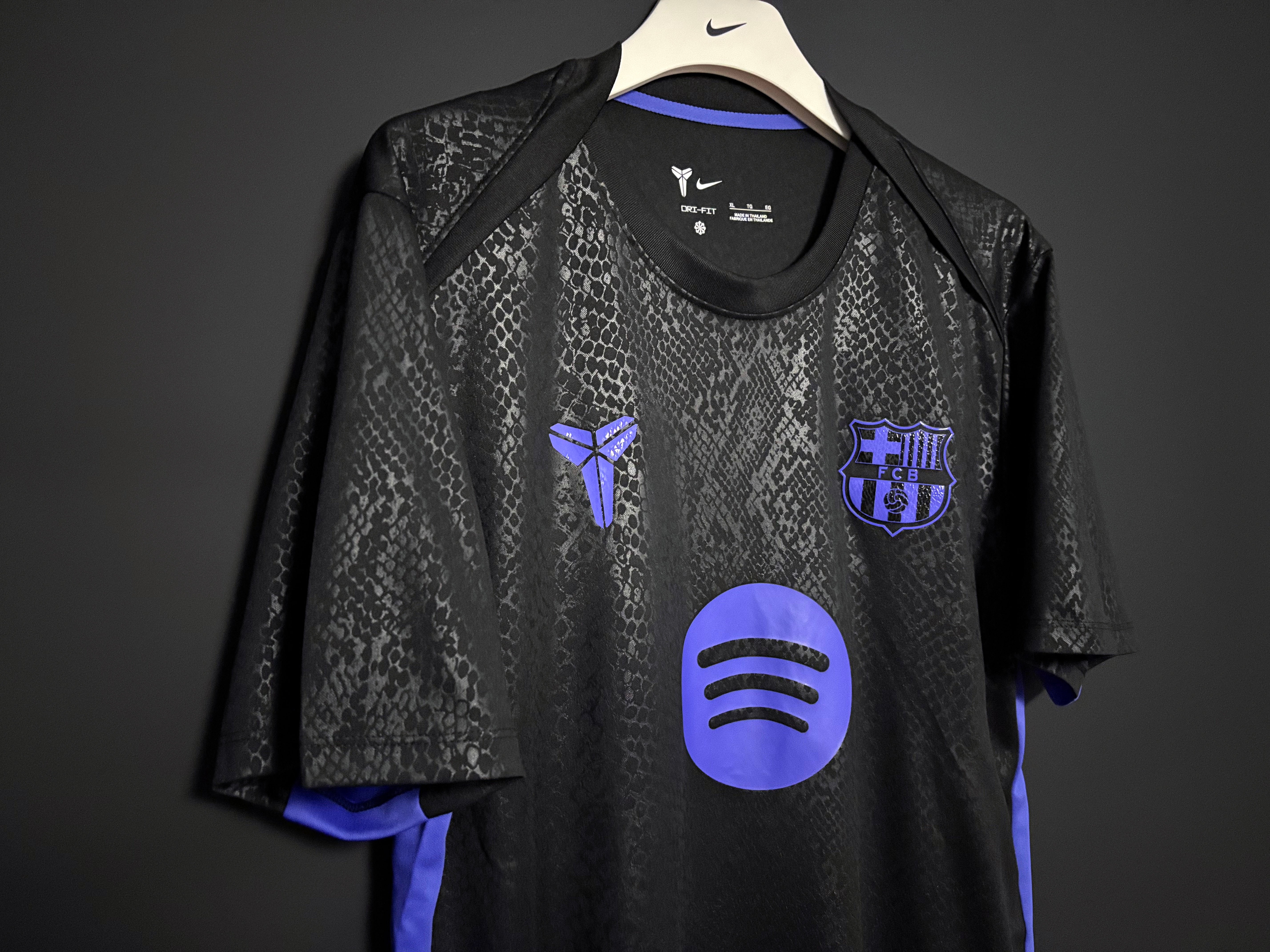 Aufwärmtrikot des FC Barcelona