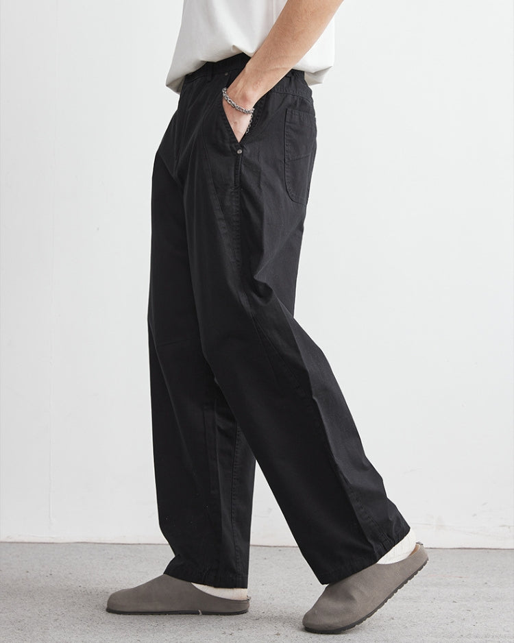 Ein schmaler Schnitt mit elastischem Mittelband und Jeans-ähnlichem Look