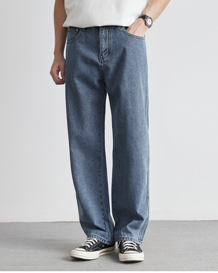 Sehen Sie sich die klassischen Denim-Jeans in Indien an