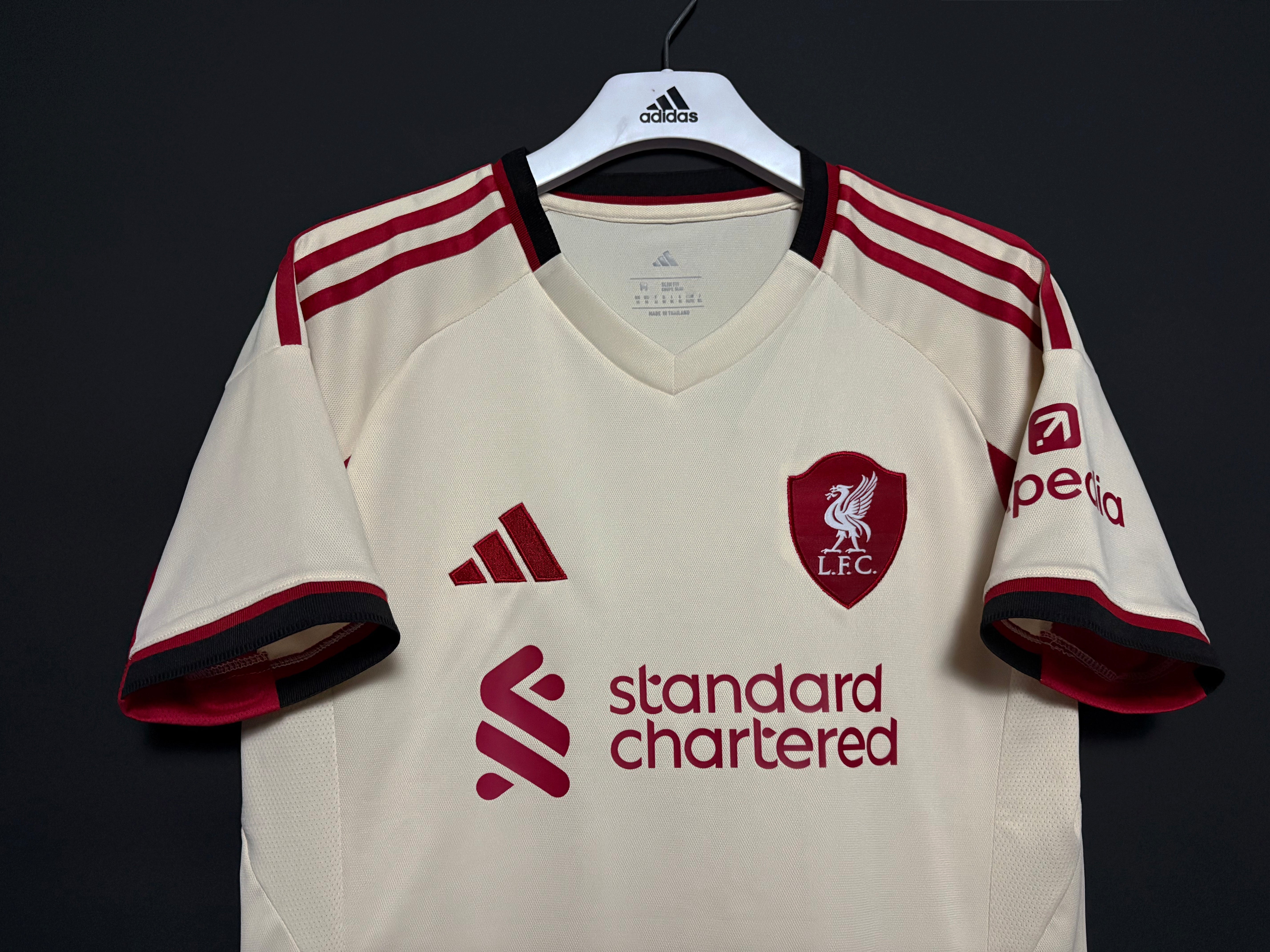Liverpoolin bortatröja