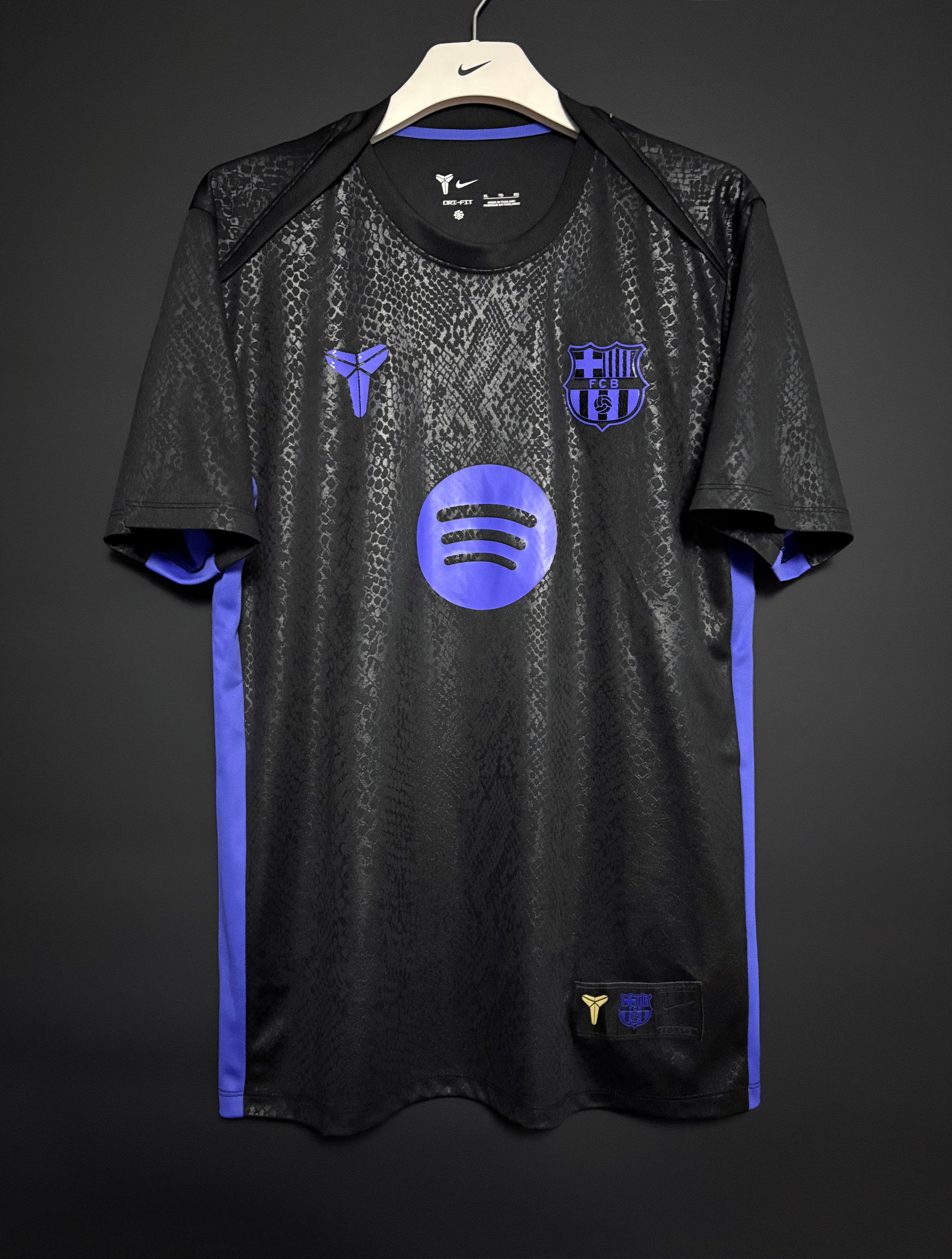 Aufwärmtrikot des FC Barcelona