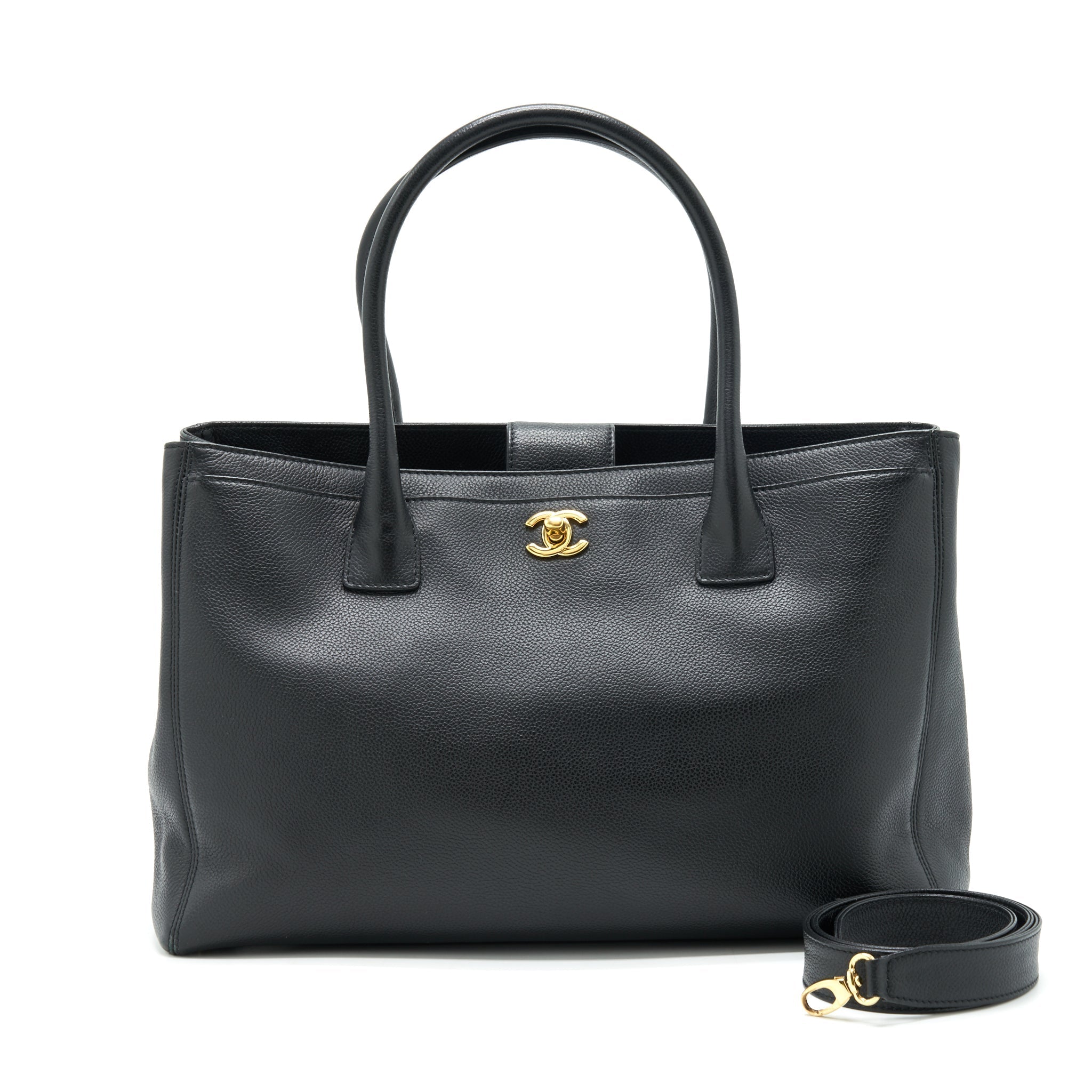 CHANEL Cerf -tote-laukku mustasta rakeisesta vasikannahasta, kultaisilla metalliosilla