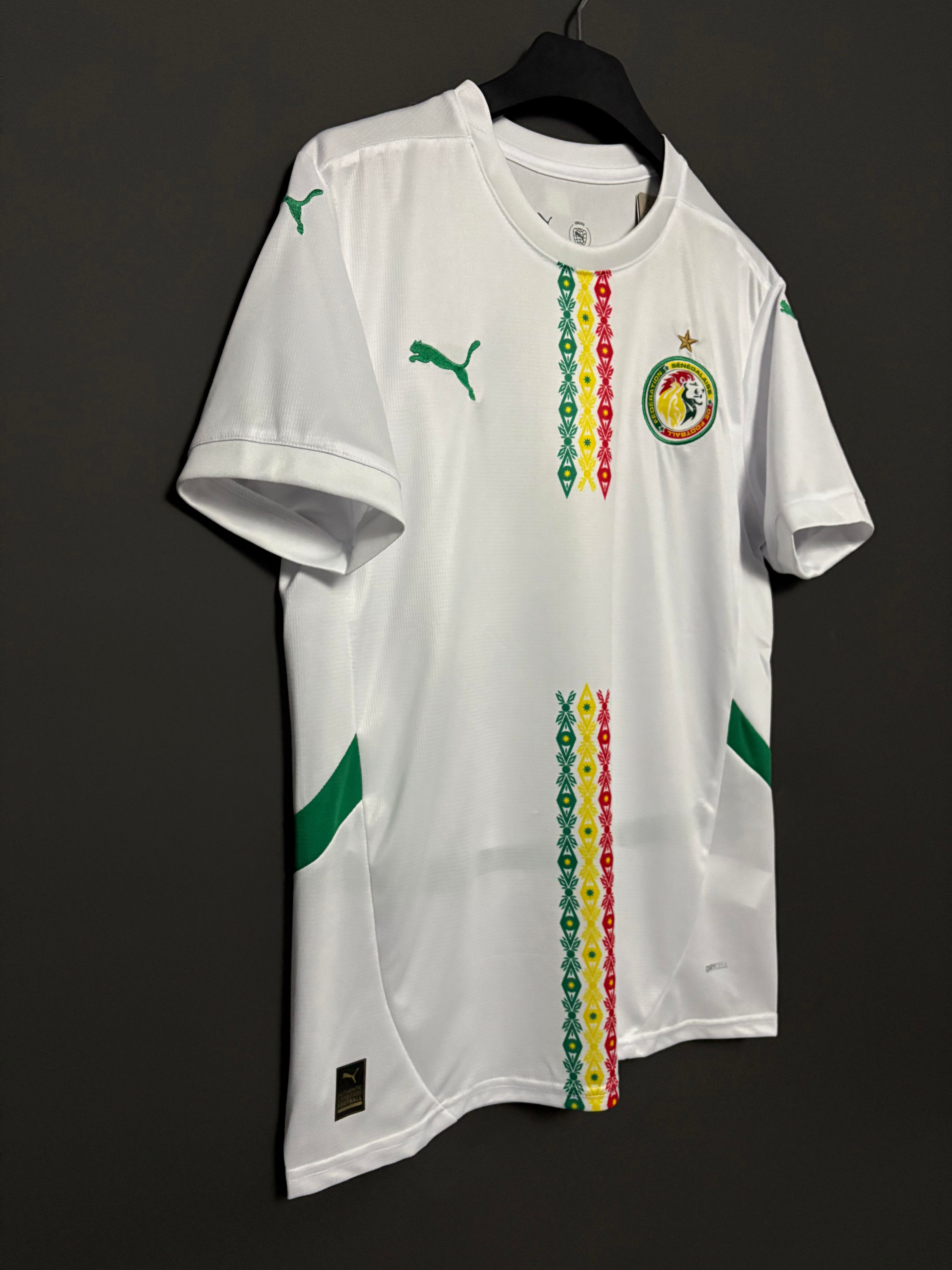 Senegalilaiset hemmatröjat