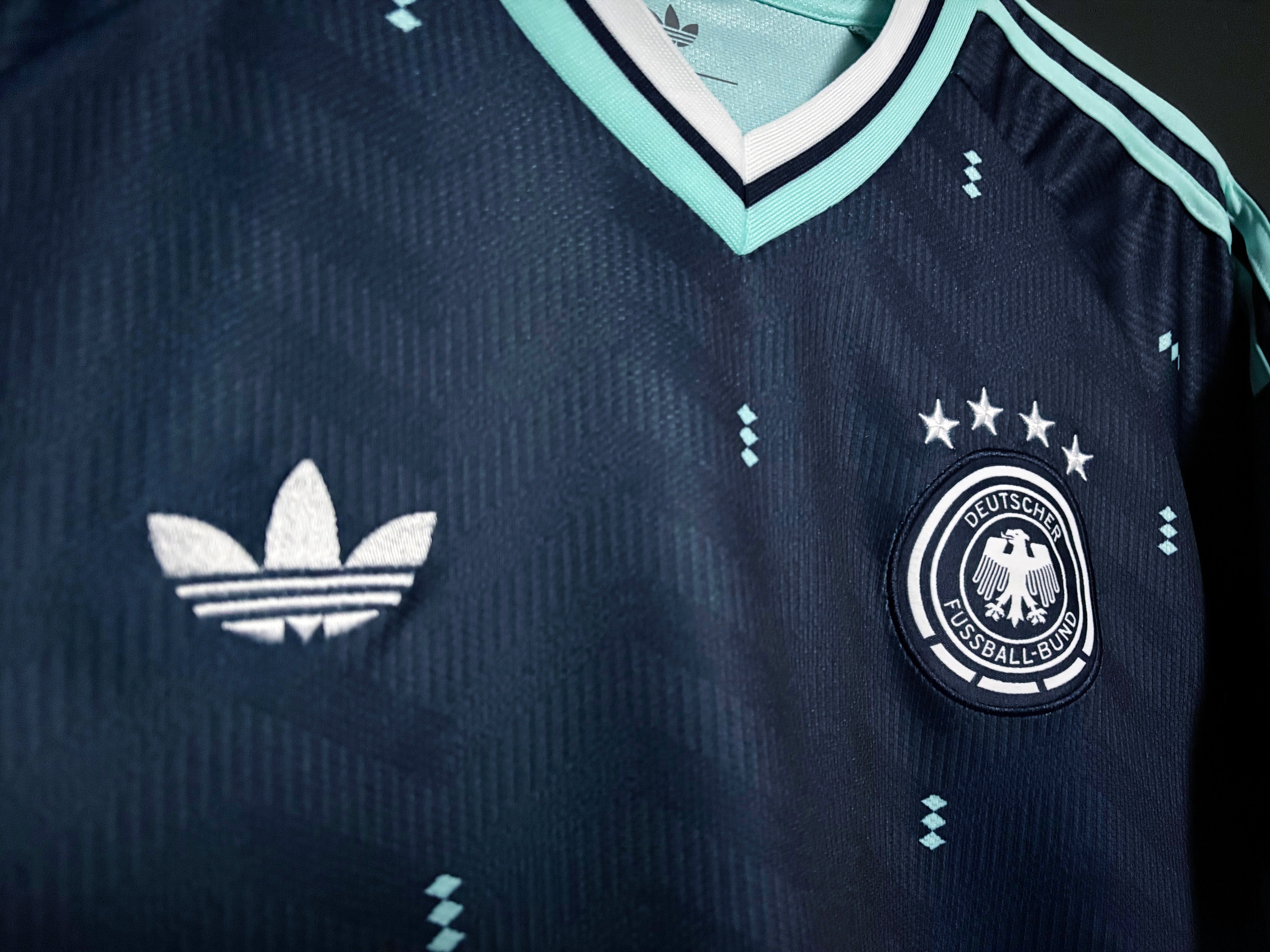 Deutschlands Auswärtstrikot