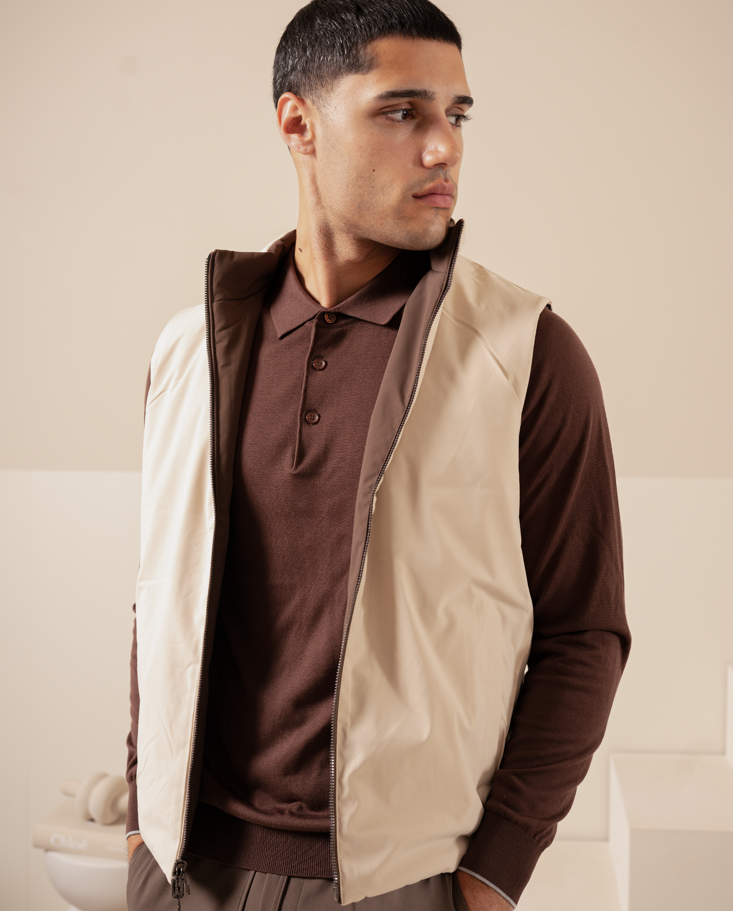 VÄNDINKARIN VÄST - EBENHOLZ/BEIGE