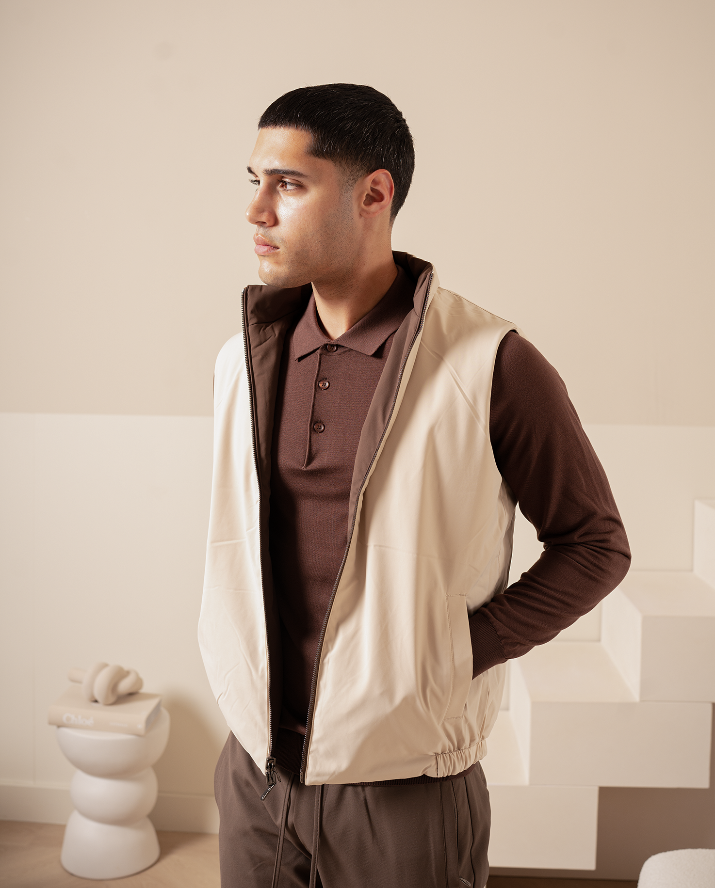VÄNDINKARIN VÄST - EBENHOLZ/BEIGE