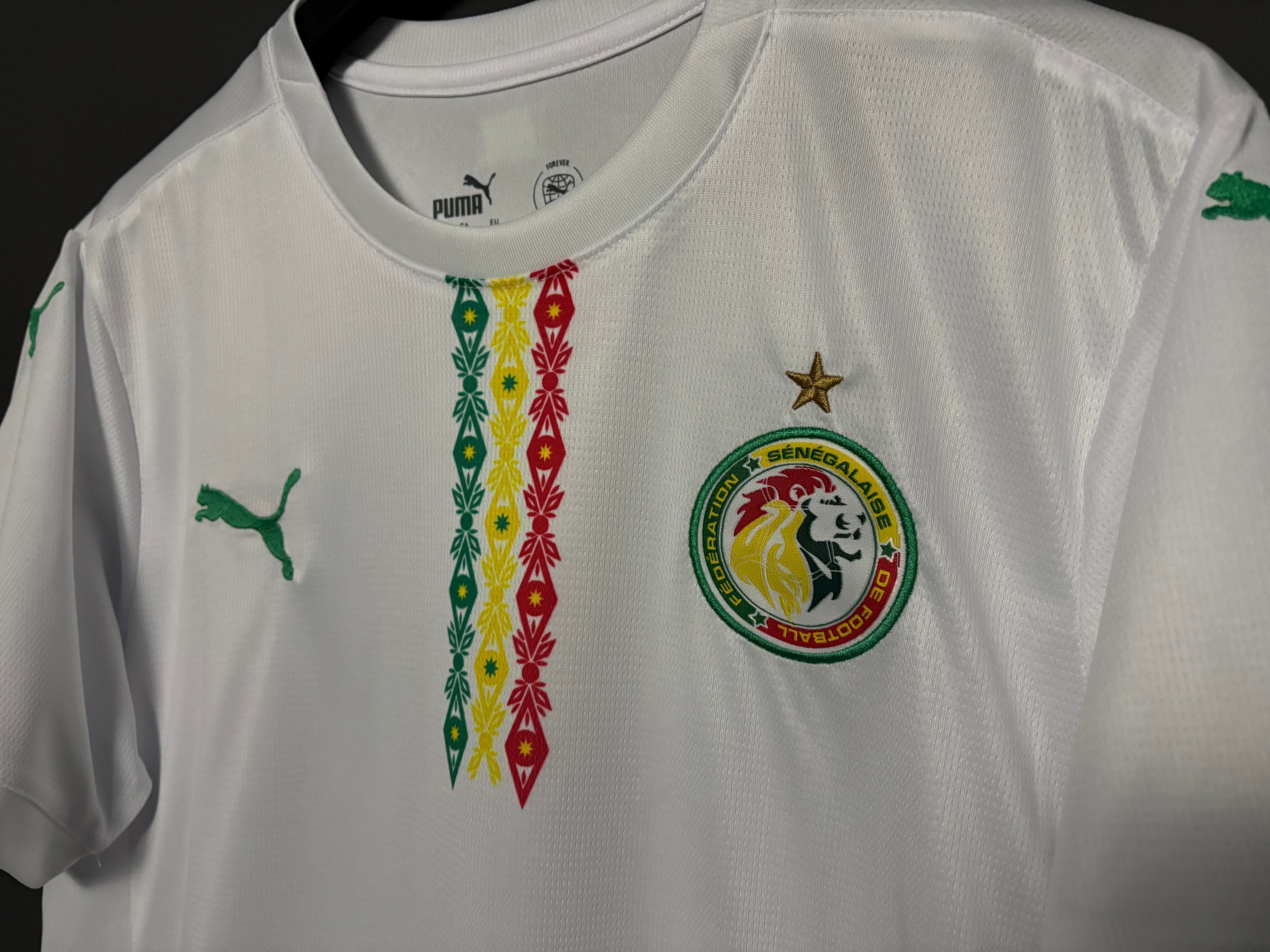 Senegalilaiset hemmatröjat
