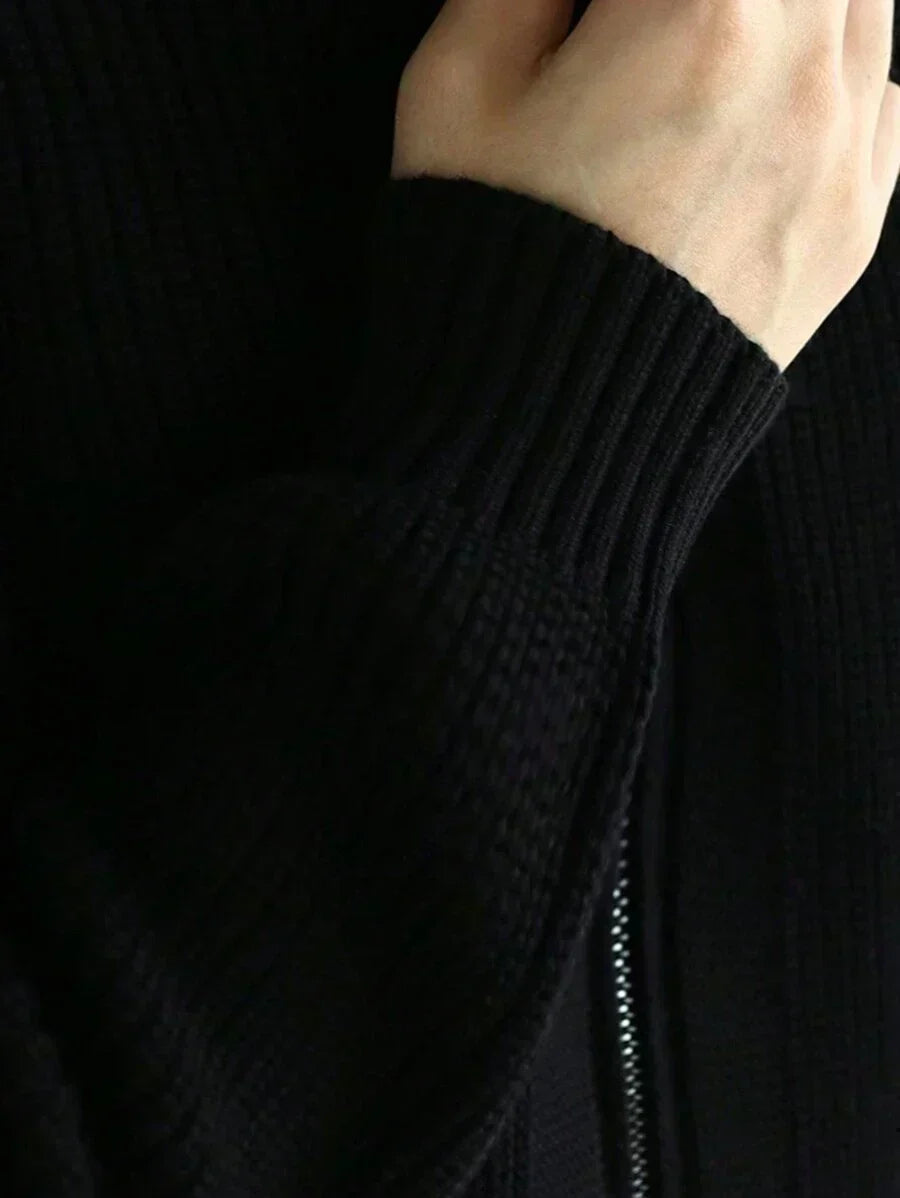 Lange Herrstrickjacke mit langen Ärmeln und hoher Taille