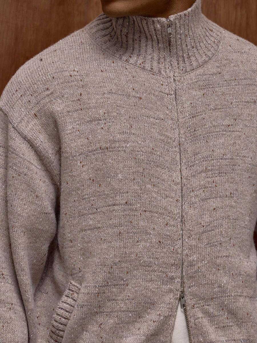 Vetoketjullinen neuletakki ståkrage ja prickmötren