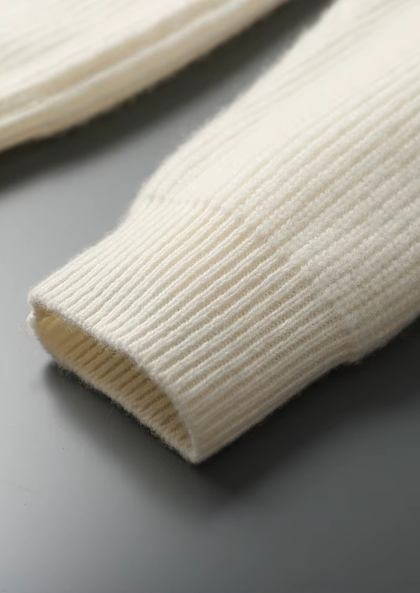 Kaschmirischer V-Ausschnitt-Pullover