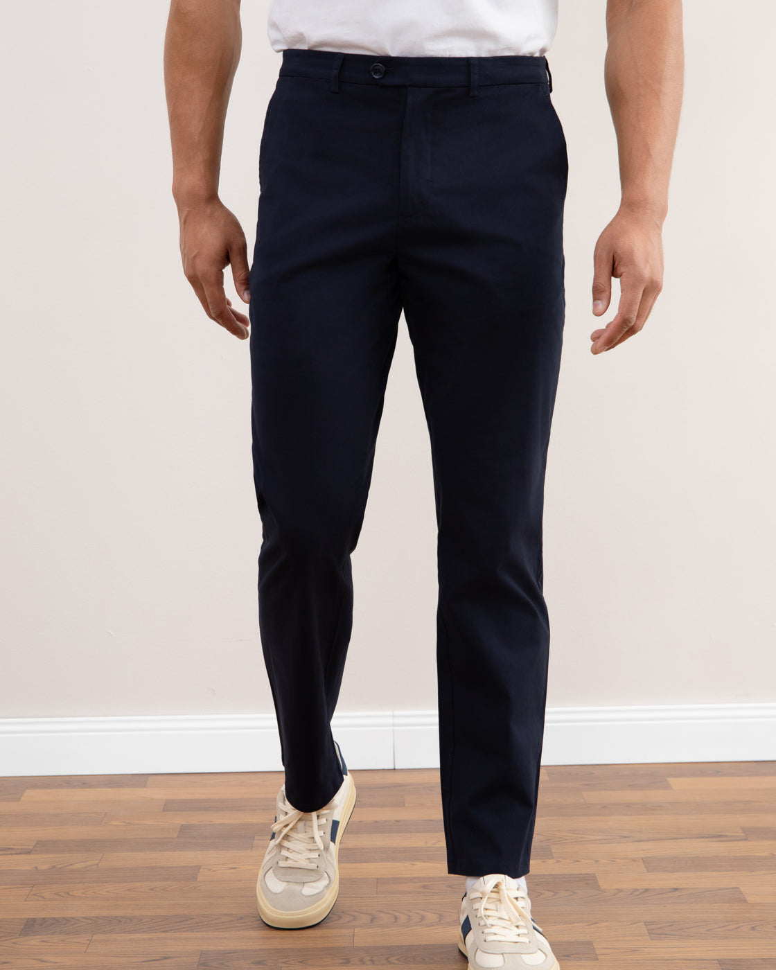 Marinblå chino med rak fit