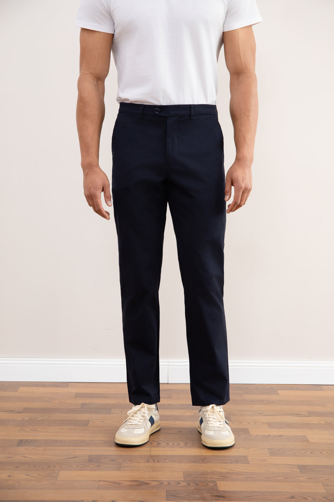 Marinblå chino med rak fit