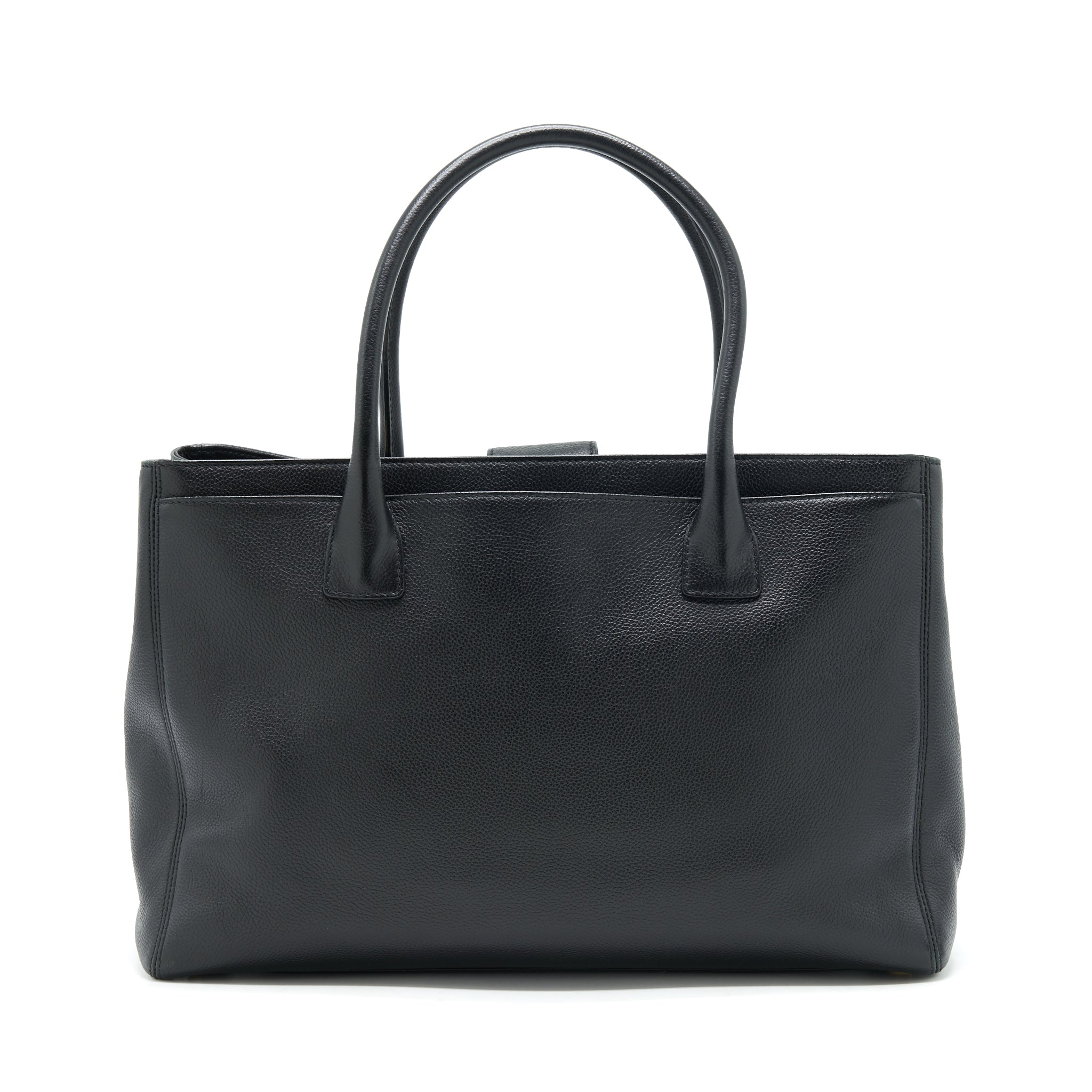 CHANEL Cerf -tote-laukku mustasta rakeisesta vasikannahasta, kultaisilla metalliosilla