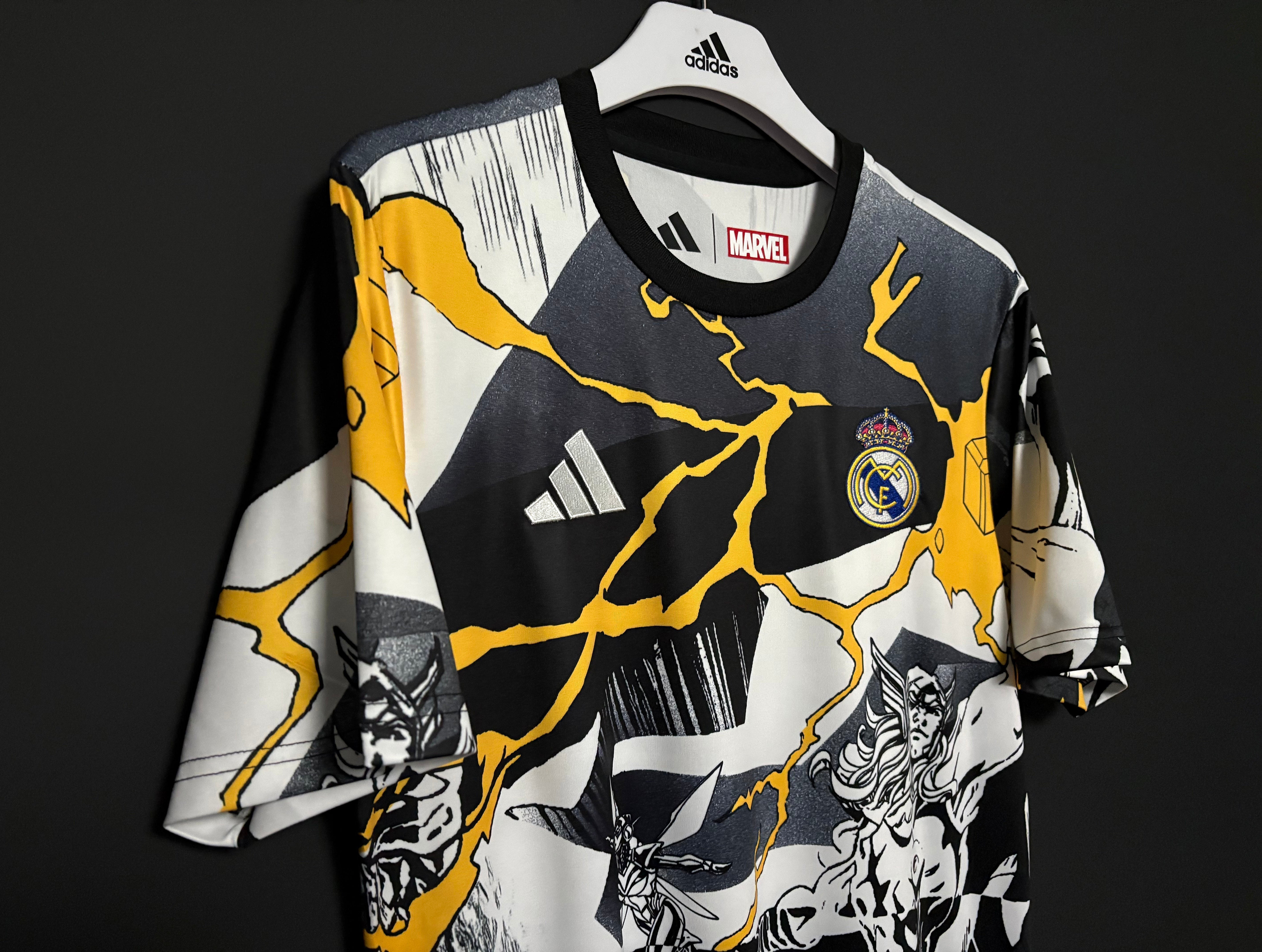 Real Madridin Marvel uppvärmningströja