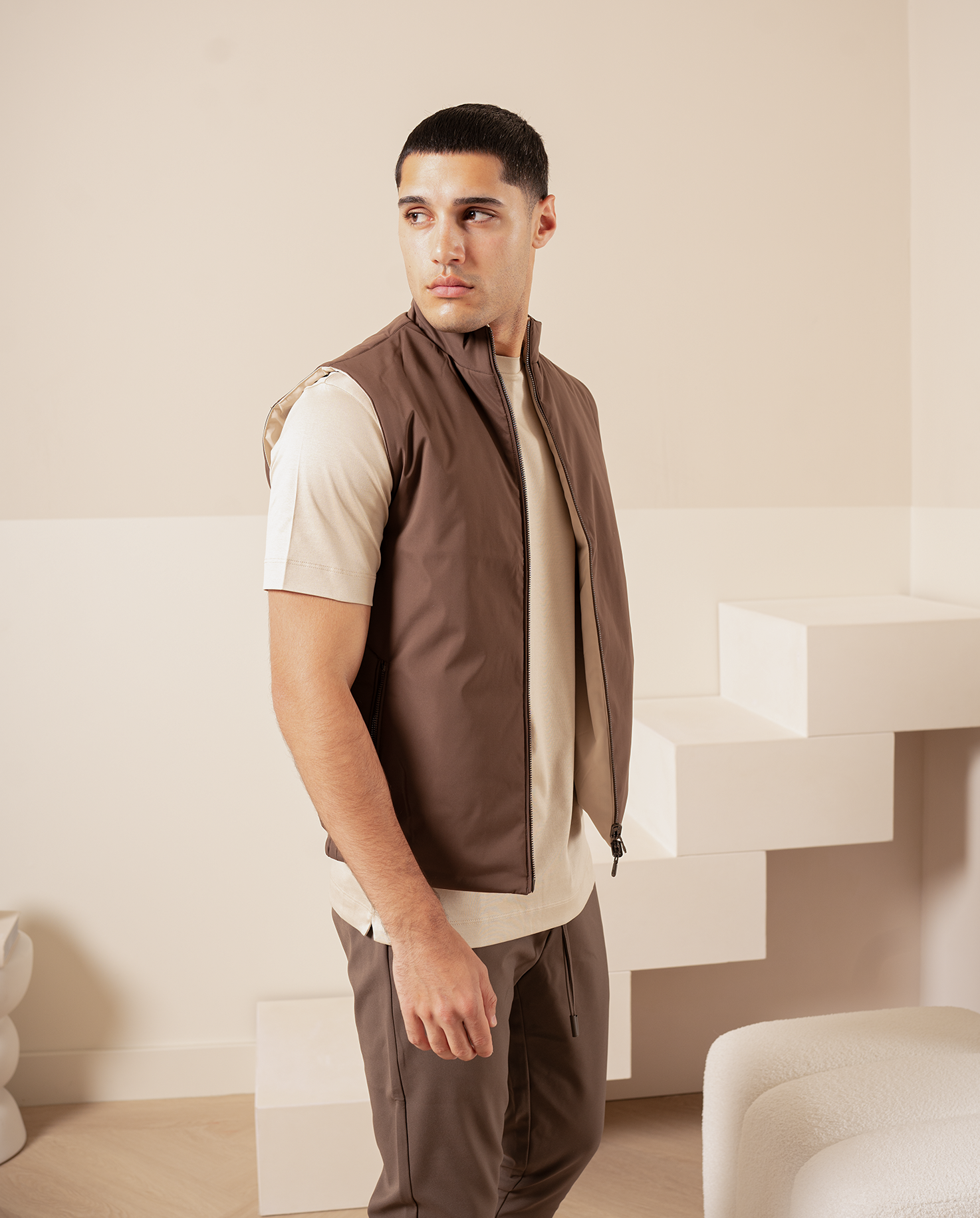 VÄNDINKARIN VÄST - EBENHOLZ/BEIGE