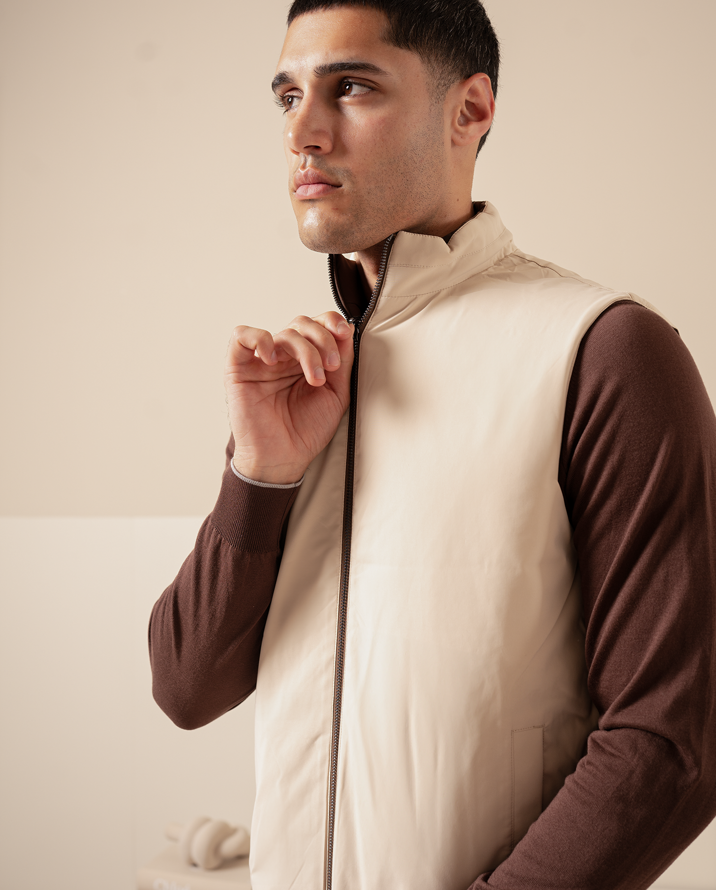 VÄNDINKARIN VÄST - EBENHOLZ/BEIGE